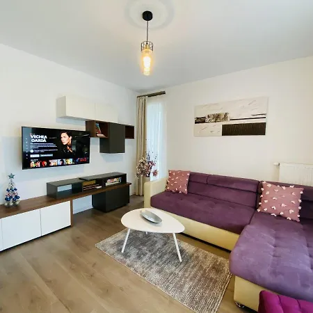 Uno Double Studio Coresi With Balcony City View Апартаменти