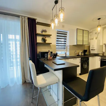 Апартаменти Uno Double Studio Coresi With Balcony City View *