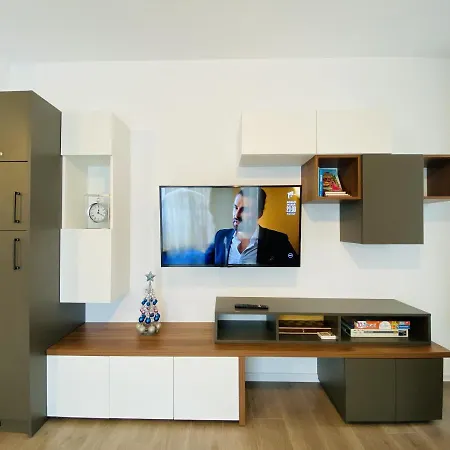 Апартаменти Uno Double Studio Coresi With Balcony City View *